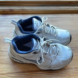 NIKE AIR MONARCH MEN’s TRAINING SHOES 8-1/2